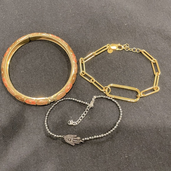 Bracelets - Picture 1 of 6